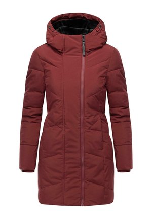 Burgunderfarbene isolierte Jacke mit hohem Kragen, durchgehendem Reißverschluss und diagonal genähtem Muster. Mit Kapuze und umgeschlagenen Ärmeln.