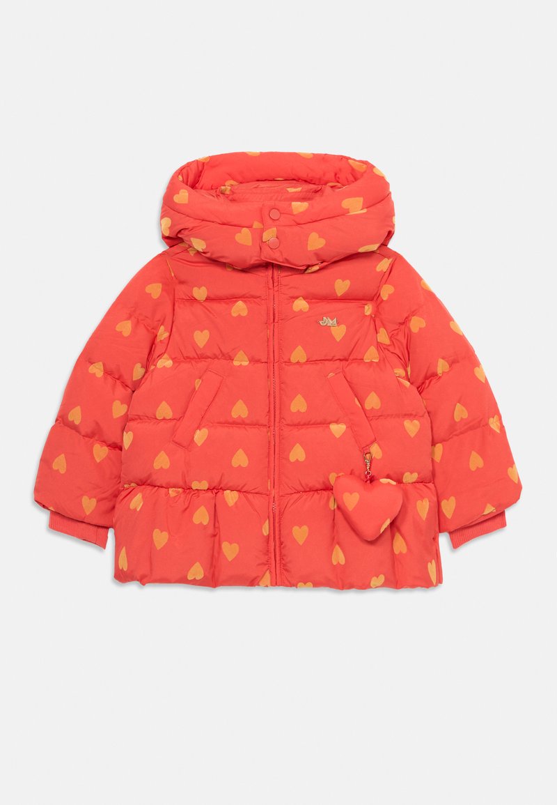 Puffige Koralljacke mit gelben Herzmustern, Kapuze, zwei vorderen Taschen, gerippten Bündchen und einem kleinen herzförmigen Accessoire.