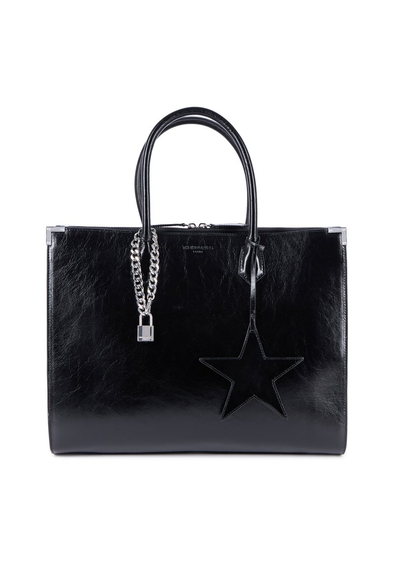 Borsa a spalla in pelle nera con finitura lucida, caratterizzata da un accento a stella e un manico a catena, chiusa con un lucchetto argentato.