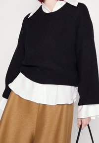 Won Hundred Neule - black