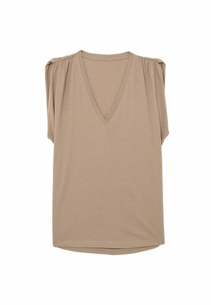 Beež lühikeste varrukatega pluus V-kaelusega ja kogutud õlaprojektidega, asetatud lamedalt valgel taustal.