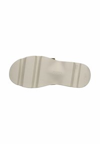 Semelle de sandale en beige clair avec trois rainures horizontales. Texture lisse, design plat et légère courbure près de la zone des orteils.