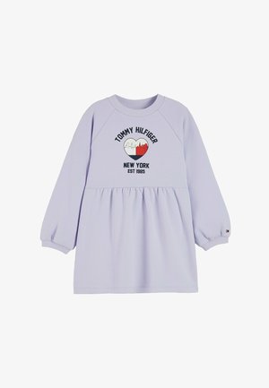 Langærmet lavendelfarvet kjole med indsnøret talje, Tommy Hilfiger-logo og New York-grafik på brystet, ribstrikkede manchetter og rund halsudskæring.