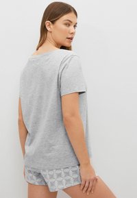 Next - SHORT SLEEVE PETITE  - Pyjama - grey geo Image miniature 1