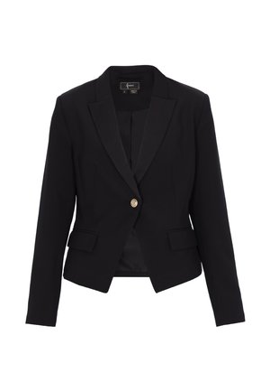 Czarna, dopasowana damska marynarka z pojedynczym złotym guzikiem, wcięciem na klapach i kieszeniami z patkami, przedstawiona na białym tle.