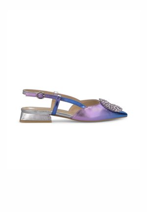 Chaussure à brides avec un bout pointu, en cuir métallique dégradé de violet à bleu et ornée de strass décoratifs. Talon bloc argenté.