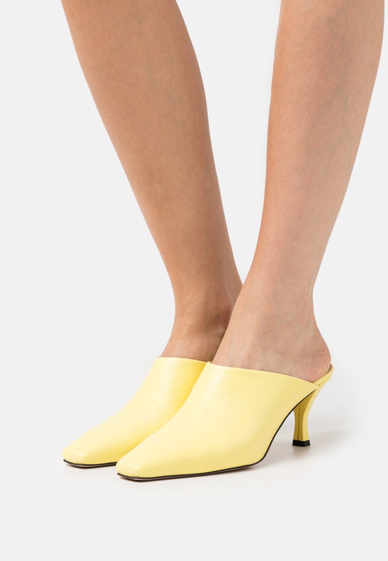 BOSS CHARLOTTE SABOT - Mules de salto - medium yellow