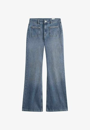 Jean denim bleu à jambes larges avec poches avant à bordure tressée, fermeture par bouton et passants de ceinture.