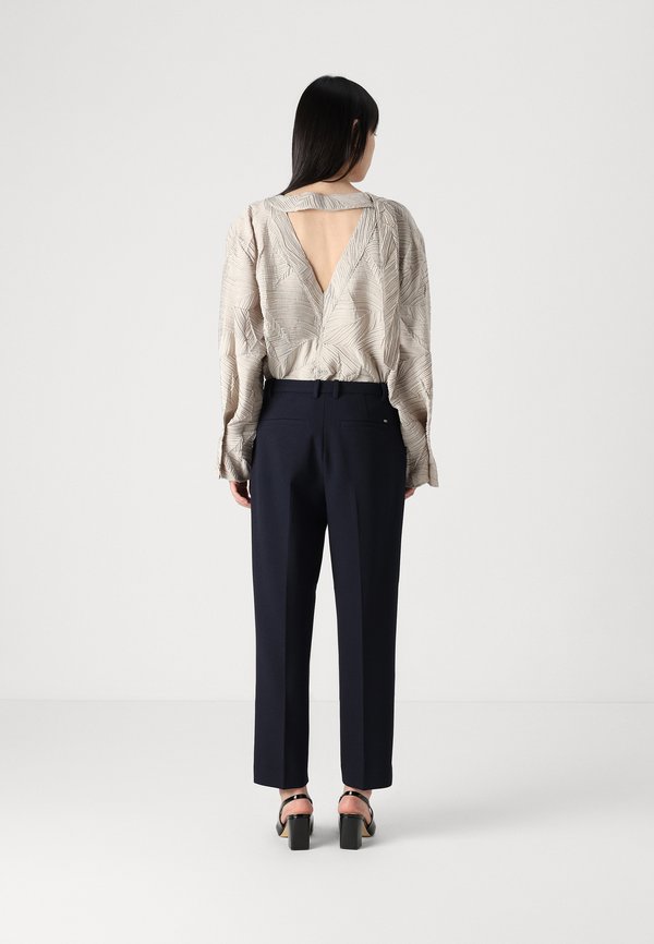 PUNTO STRAIGHT - Trousers3