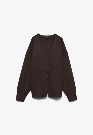 Bruine v-hals cardigan met lange, brede mouwen, vijf knopen aan de voorkant en een zachte, gestructureerde stof met verlaagde schoudernaden.