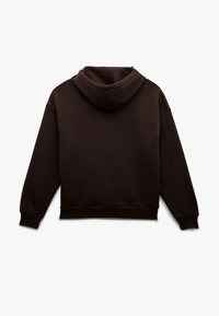 Mørkebrun hættetrøje lavet af blødt, tekstureret stof. Har en stor hætte, lange ærmer og ribbede manchetter og kant. Minimalistisk design uden synlige logoer.