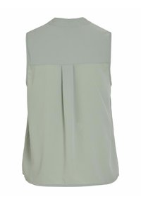 Ärmellose Bluse in sanftem, gedämpftem Grün. Verfügt über ein pleated Rücken-Design und eine glatte Textur, mit einem Stehkragen und einer lässigen Passform.