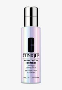 Flacone del siero schiarente per macchie scure Clinique Even Better Clinical, con finitura iridescente e tappo argentato, contenente ingredienti chiave UP302, Vitamina C, Niacinamide.