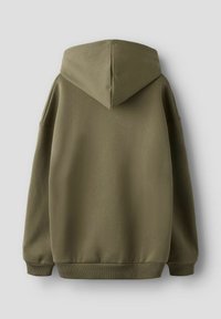 Zielona bluza z kapturem z kieszenią kangurką, ściągaczami na rękawach i u dołu. Wykonana z miękkiego materiału, posiada duży kaptur z tyłu. Minimalistyczny design.