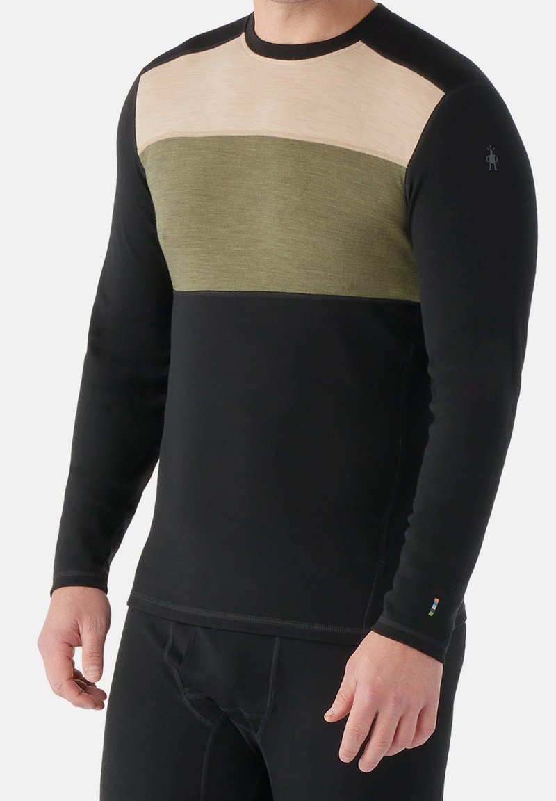 Langærmet thermoshirt med farveblokdesign i beige, olivengrøn og sort. Fremstillet af blødt stof med en glat tekstur.