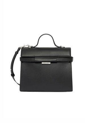 Zwarte leren rechthoekige handtas met bovenhandvat, verstelbare schouderriem en zilveren merkembleem op de voorflap.