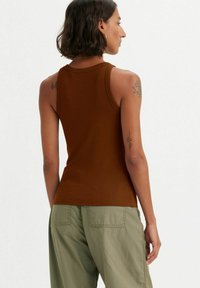 Levi's® Top - sorrel horse