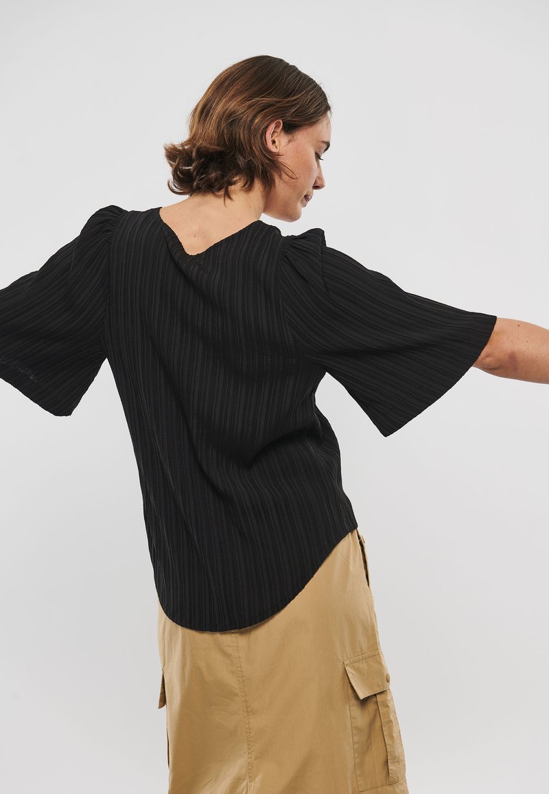 Gerlina Blouse with Long Sleeves by mbyM - Ecru