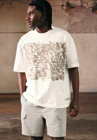 Next T-shirt med print - ecru