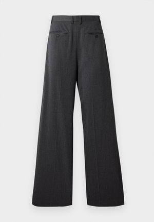 Pantalons larges en tissu gris foncé. Présente une taille plate, deux poches arrière avec boutons et une taille ajustée. Finition texturée.