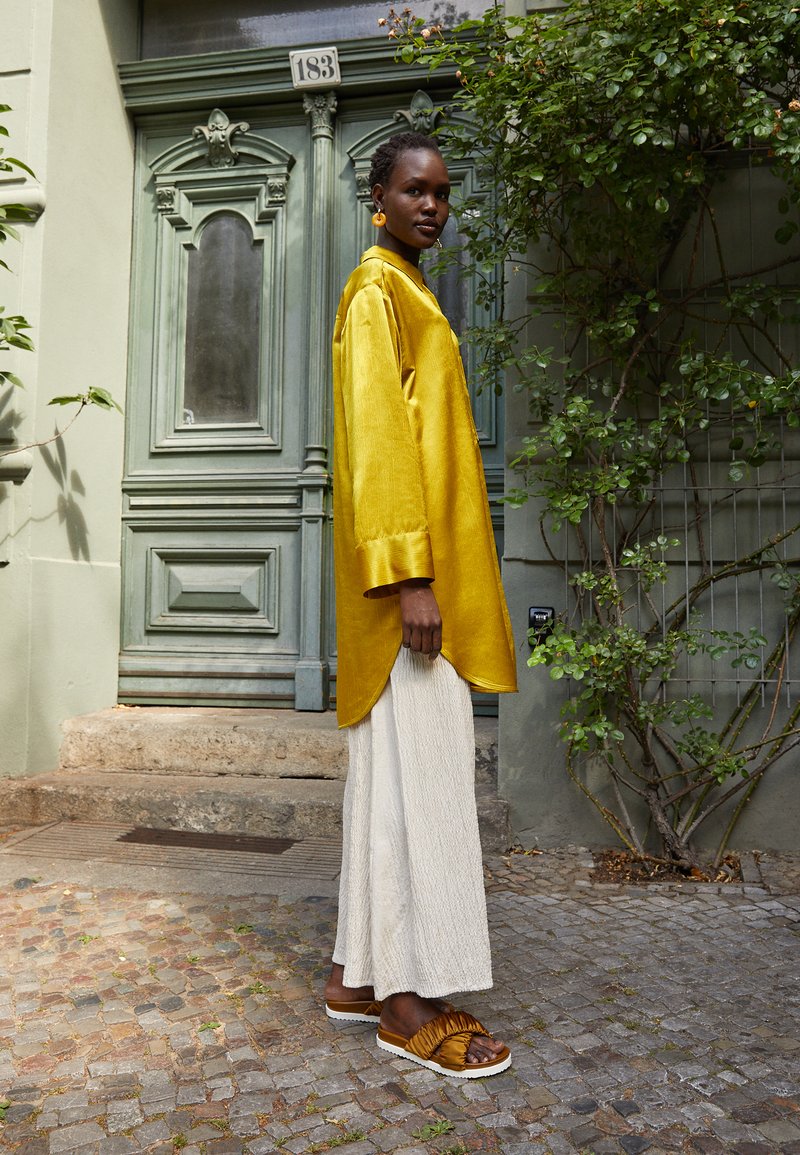 By Malene Birger OLISSE - Vestido camiseiro - autumn green