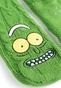 Grüne gestrickte Fäustlinge mit einem cartoonartigen Gesicht, großen gelben Augen und einem breiten, zahnreichen Grinsen. Durchgehend strukturiertes Zopfmuster.