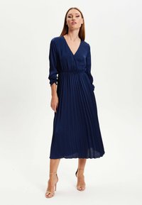 Liquorish WITH PLEAT DETAILS - Day dress - blue