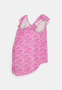 Top de maternidade floral rosa com alças com babados, feito de um tecido leve. Apresenta um corte solto e um padrão delicado de folhas e flores.