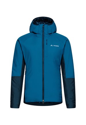 Chaqueta aislante azul con capucha, cierre de cremallera y mangas oscuras en contraste; cuenta con un bolsillo en el pecho y un logo en la parte delantera.