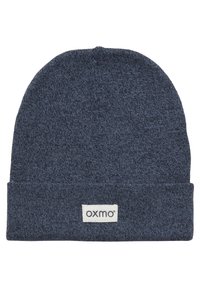 Beanie lavorato a maglia di colore blu scuro con risvolto e una piccola etichetta bianca con il nome del marchio "oxmo". Texture morbida e design casual.