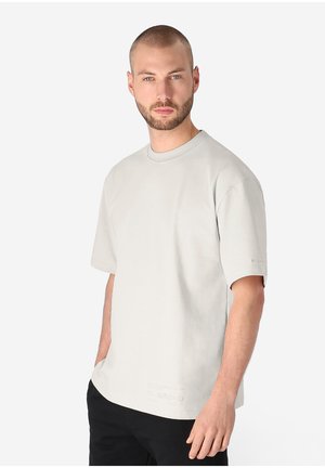 ESSENTIALS - T-Shirt print - grau