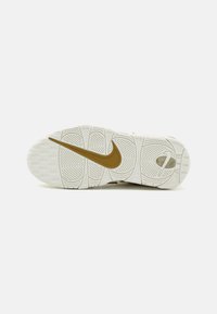 Nike Sportswear AIR MORE UPTEMPO - Visoke tenisice - buff gold/bronzine sail