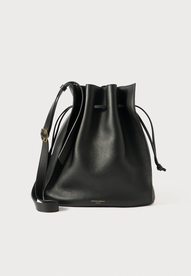 Borsa a secchiello nera in pelle con finitura testurizzata, apertura regolabile, tracolla regolabile e dettagli in metallo color oro.