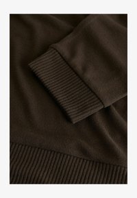 Atlasīts, chocolate brown