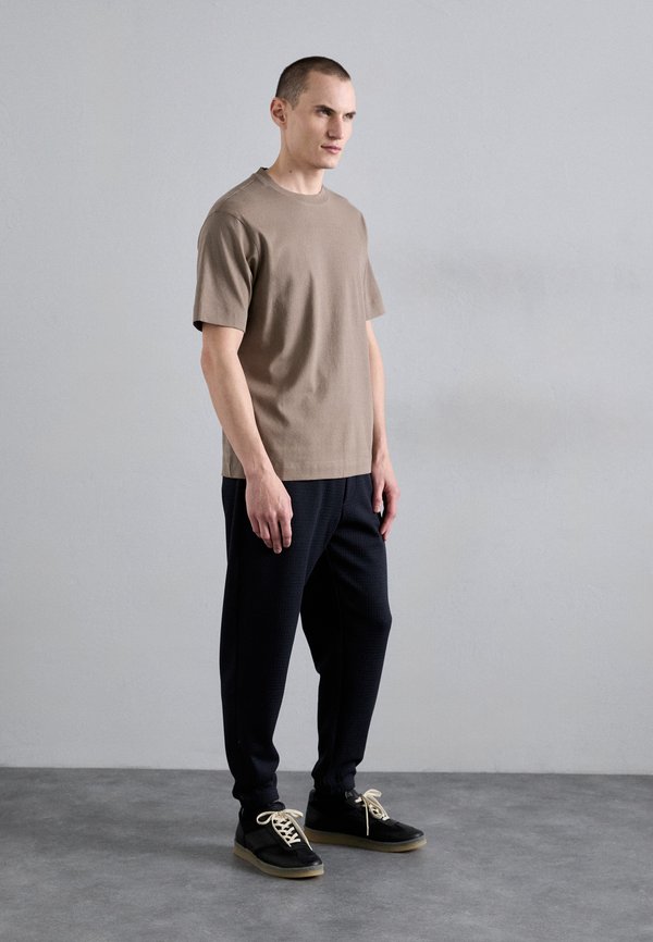 Basic T-shirt - fancy walnut3