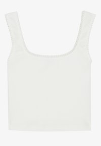 Hvit, ribbestrikket tanktopp med firkantet hals og brede stropper. Har bølgete kant rundt halsen og armhulene.