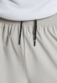 Nije odabrano, alloy