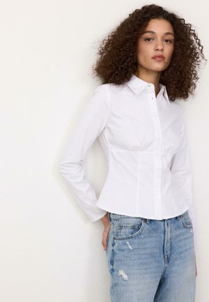 FITTED WITH UNDERBUST SEAM - Hemdbluse - white