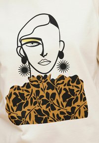 Next HEAVYWEIGHT SHORT SLEEVE CREW NECK STANDARD - Marškinėliai su spaudiniu - ecru graphic