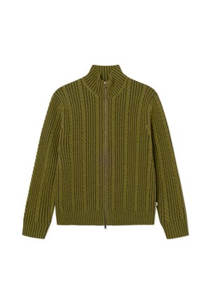 Pull vert en maille avec fermeture éclair intégrale, poignets et col côtelés, et motif à rayures verticales en maille torsadée sur les manches et le corps.