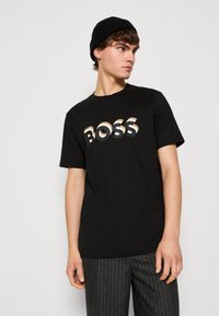 BOSS TIBURT - T-shirt con stampa - black