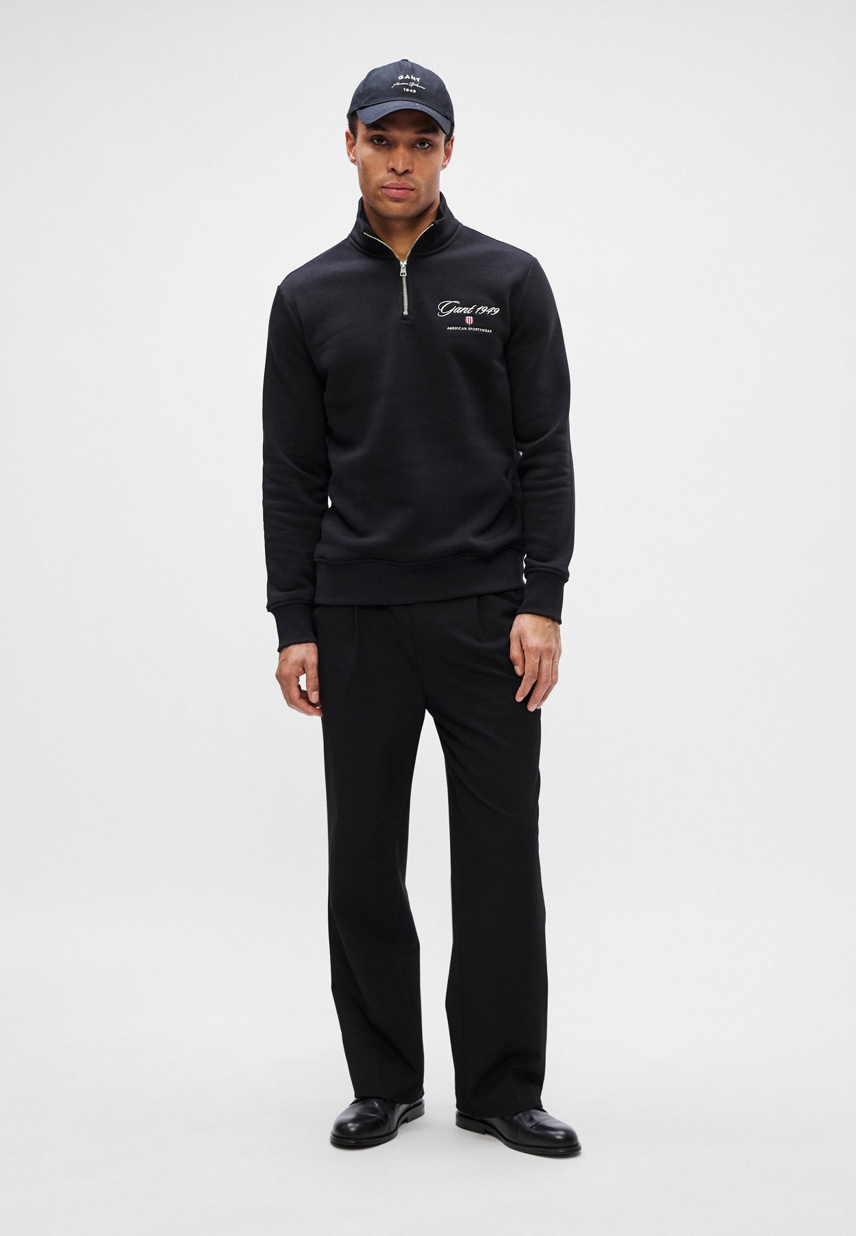 GRAPHIC HALF ZIP