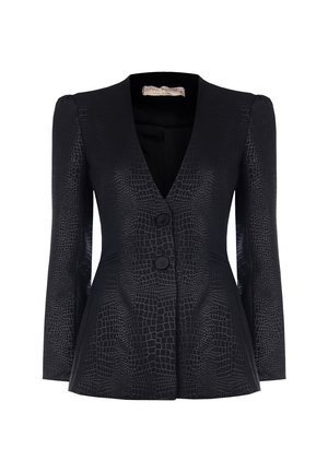 Blazer nero con texture di coccodrillo, design monopetto, due bottoni e spalle strutturate. Tessuto liscio, fit su misura e forma peplo.