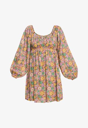 Vestido floral con escote cuadrado, mangas abullonadas y cintura ajustada. La tela presenta un patrón multicolor de flores sobre un fondo claro.