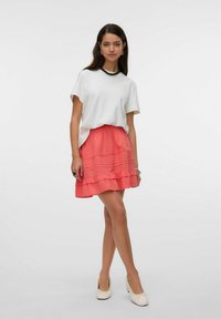 Vero Moda VMPRETTY SHORT SKIRT - Falda acampanada - dubarry