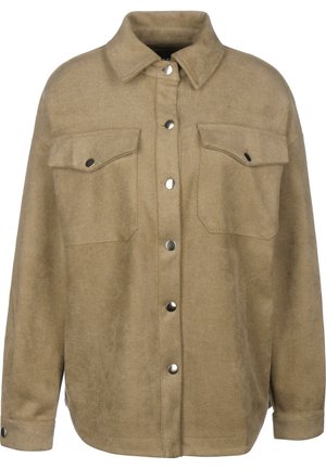 Veste chemise en mélange de laine beige avec un col, deux poches poitrine, des boutons-pression et une coupe décontractée. Texture douce avec un éclat minimal.