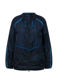 Marinblå lättviktsjacka med en glänsande yta, med blå accenter, huva, framdragkedja och två sidofickor. Texturerad yta finns.