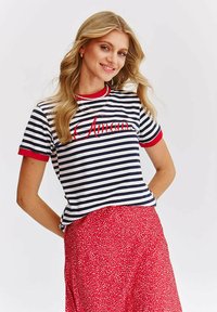 NAOKO AMOUR  - Triko s potiskem - white