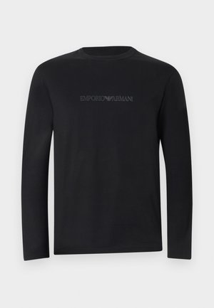 Černé tričko s dlouhým rukávem a kulatým výstřihem, na prsou je vyšitá značka "EMPORIO ARMANI" stejnou černou nití.