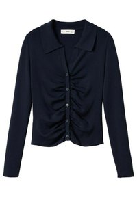 Blusa de manga larga azul marino con cuello de solapa, fruncido en la parte delantera y cierre de botones. Fabricada con un tejido suave y de textura lisa.